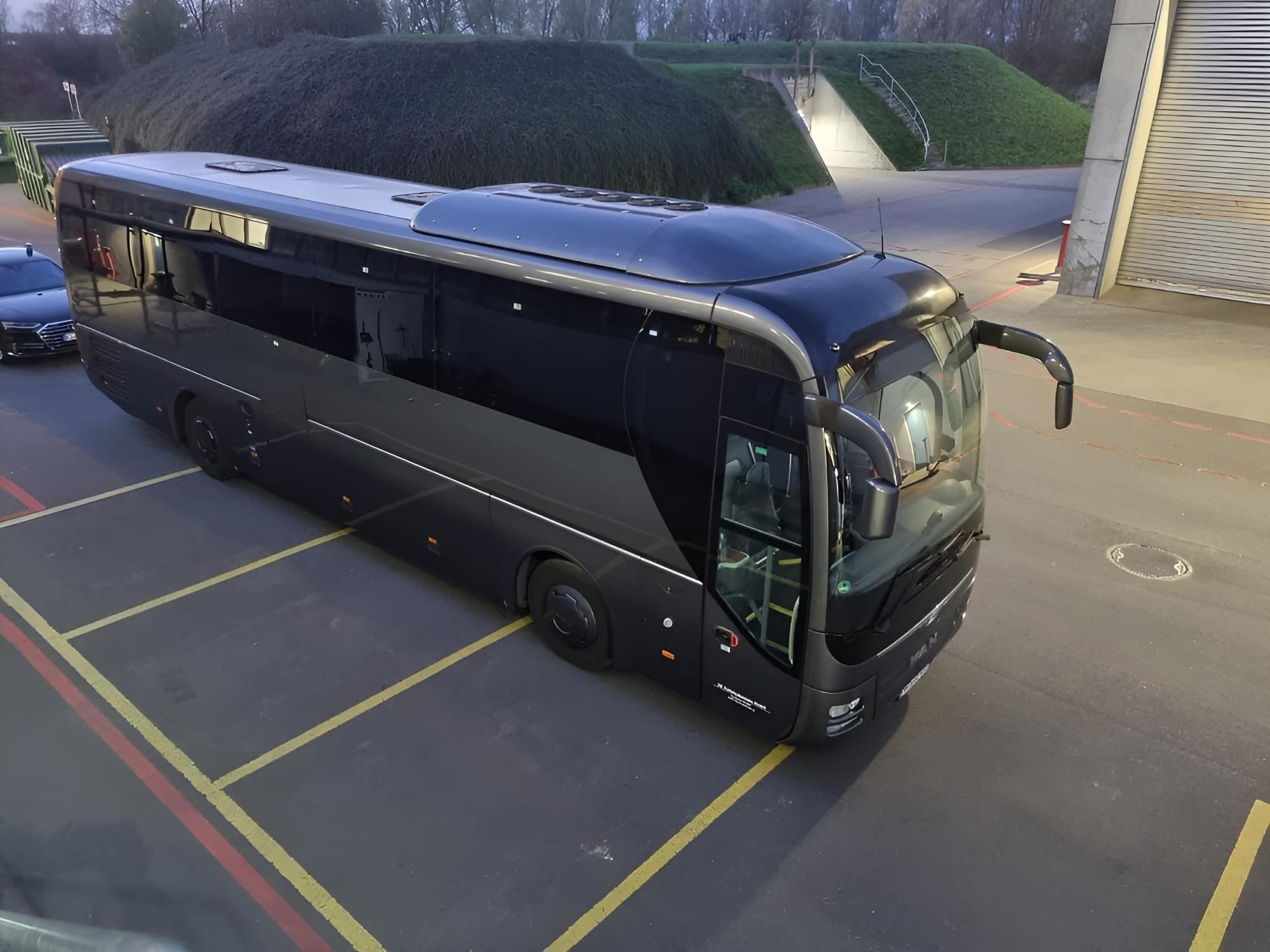 Bus von schräg oben